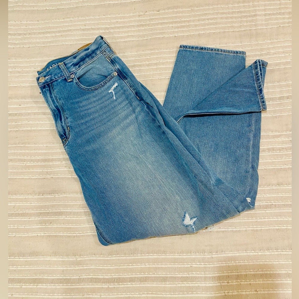 New with Tags! AE Mom Jeans. ✨💙